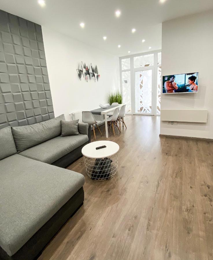 Főtér apartman II. Villany Bagian luar foto
