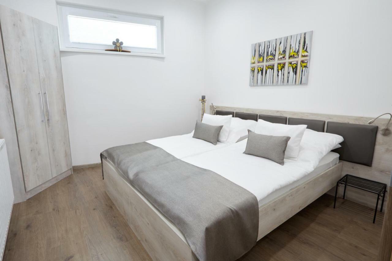 Főtér apartman II. Villany Bagian luar foto