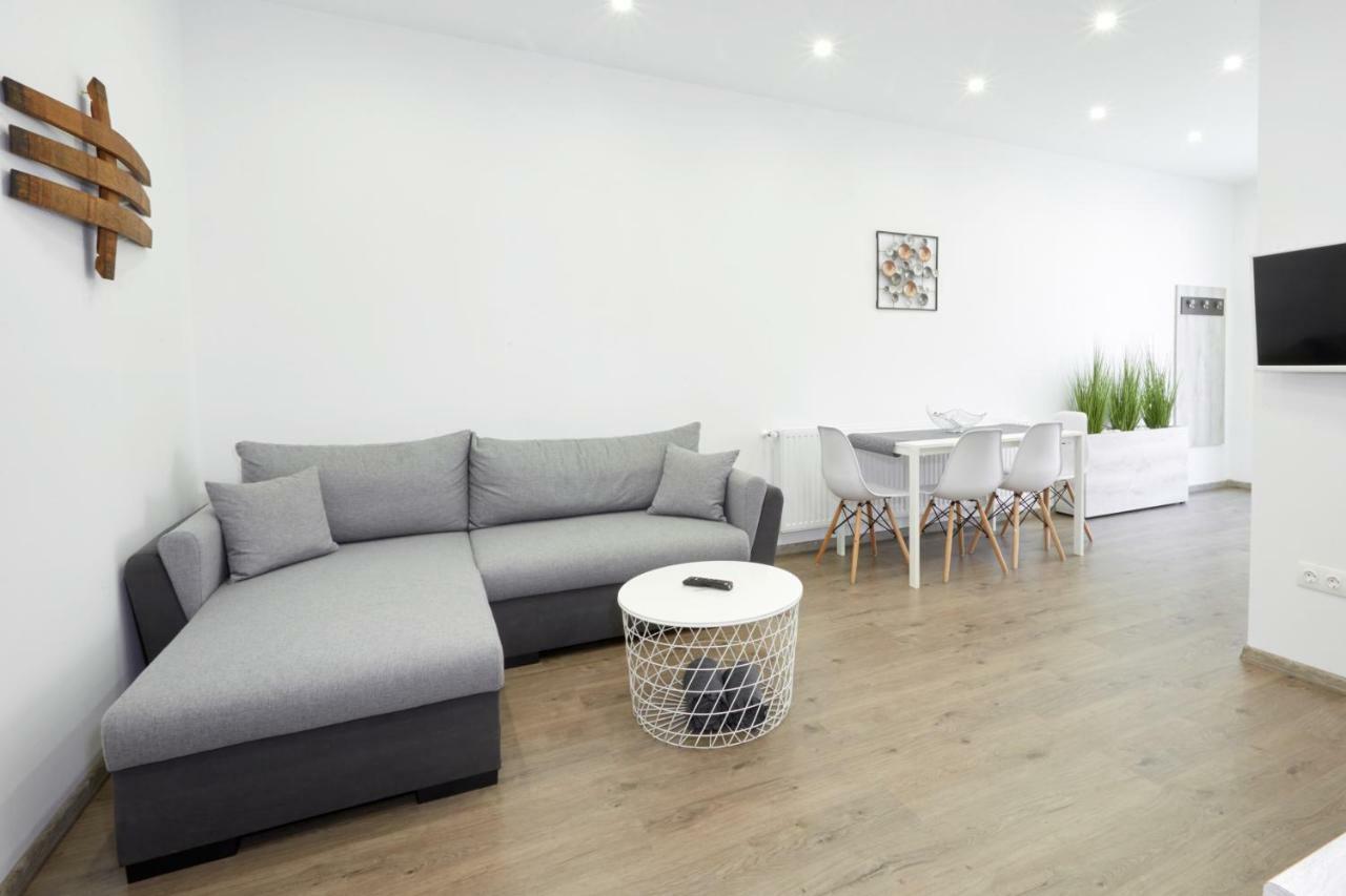 Főtér apartman II. Villany Bagian luar foto
