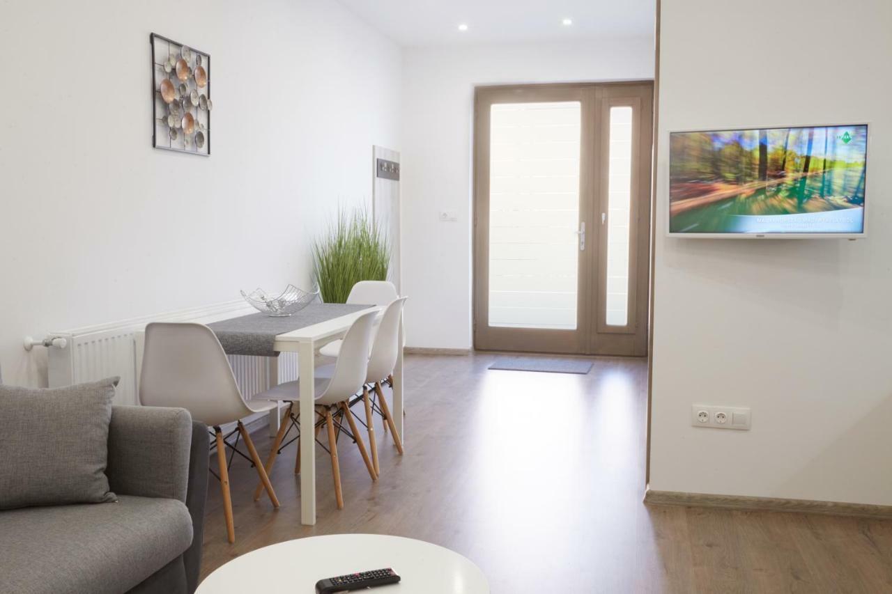 Főtér apartman II. Villany Bagian luar foto