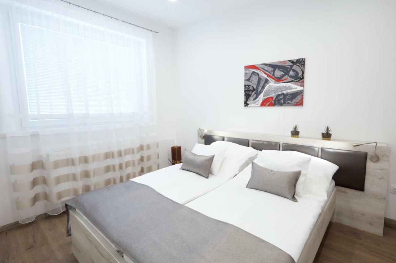 Főtér apartman II. Villany Bagian luar foto
