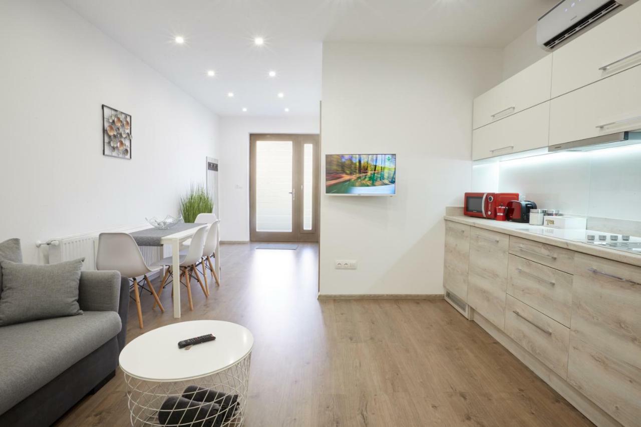 Főtér apartman II. Villany Bagian luar foto