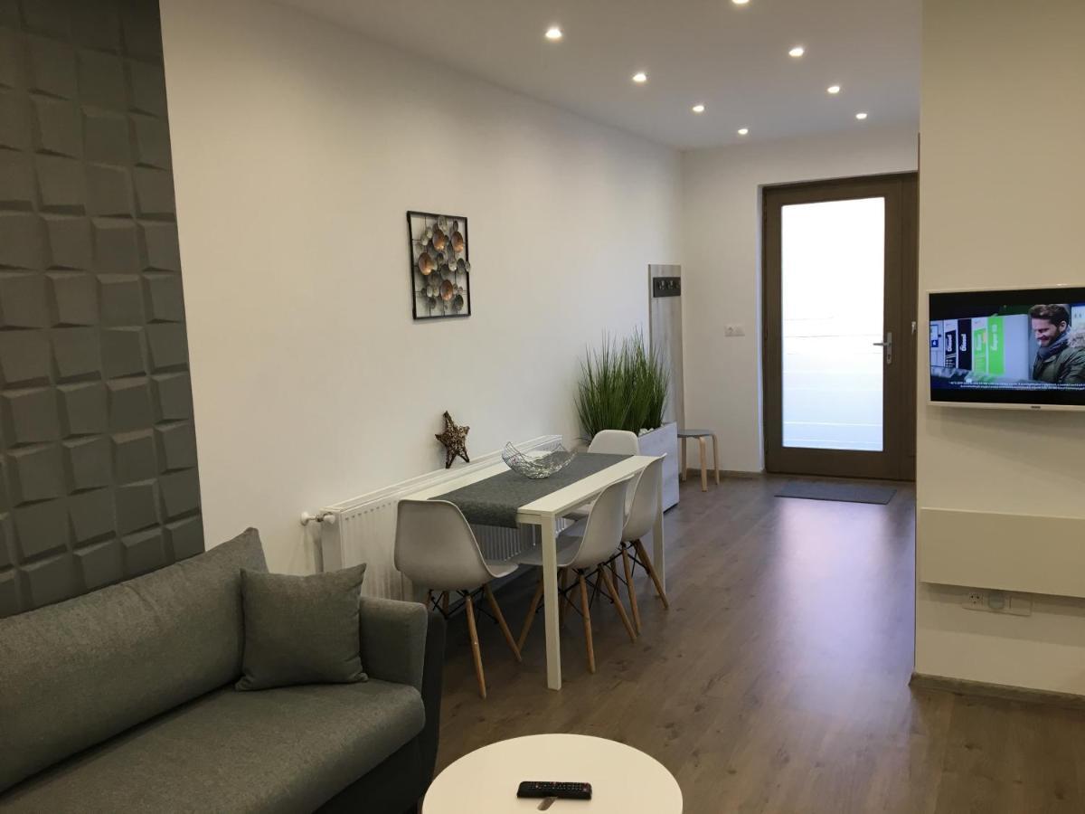 Főtér apartman II. Villany Bagian luar foto